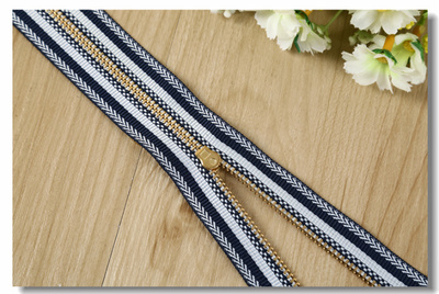 廠家直銷 條紋圖案編織款金屬拉鏈 拉鏈條 服裝輔料_ 義烏市紫紅拉鏈_ 義烏國(guó)際商貿(mào)城四區(qū)_義烏購(gòu)